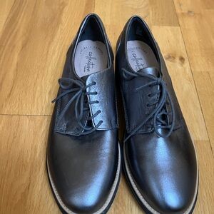 Clarks Women’s “Sharon Noel” Grey/Silver Oxford Style Lace Up Shoes Size 10